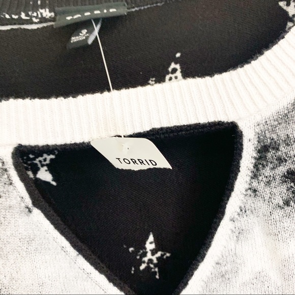 TORRID STAR PRINT RAGLAN CUT OUT SWEATER - Picture 8 of 9